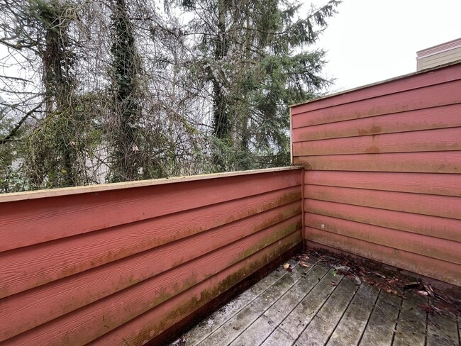 Building Photo - Modern Townhome Near OHSU with 3 Bedrooms Each with Private En-Suite Bath