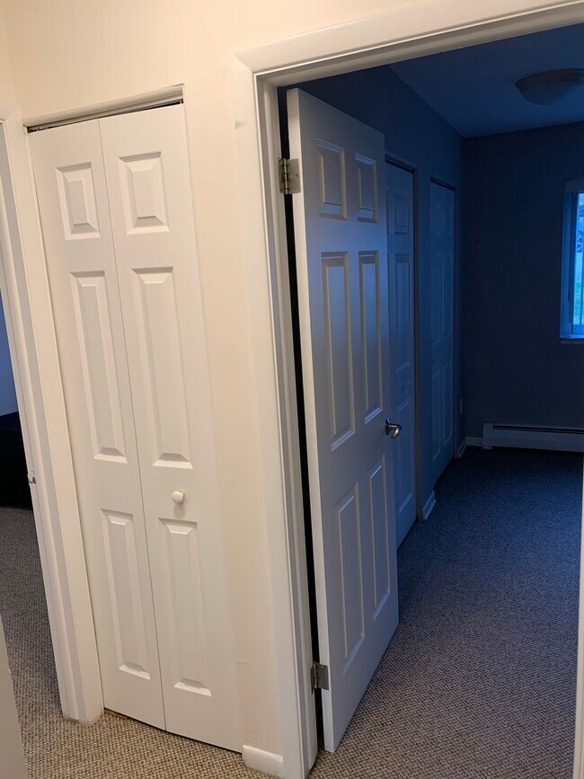 Building Photo - 525 Fairbrook St