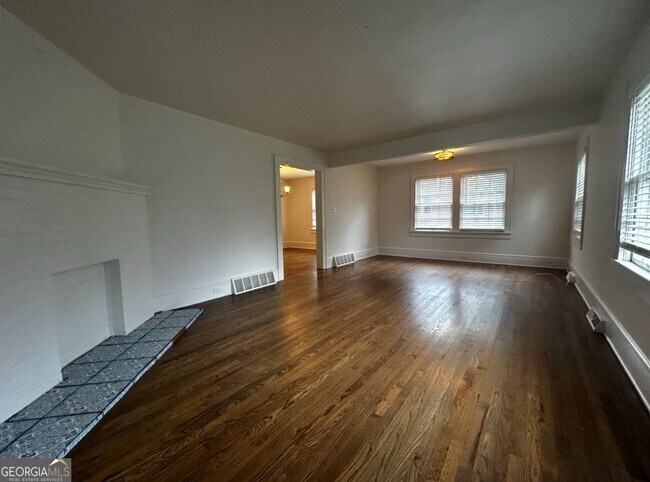 Building Photo - 300 N College St