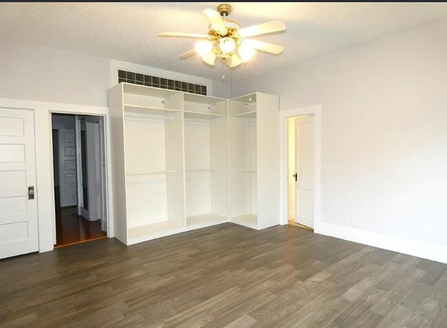 Building Photo - 301 E Sandstone St