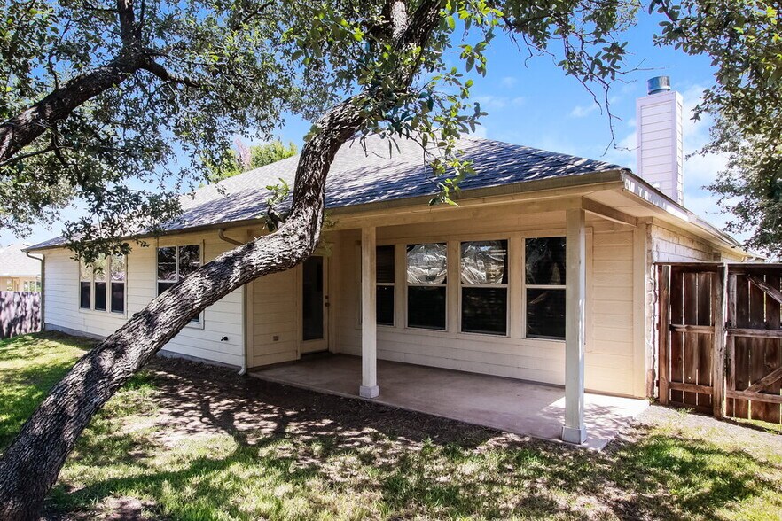 Building Photo - 1105 Wigwam