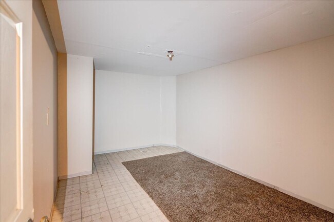 Building Photo - 1309-1311 Prairie Rd