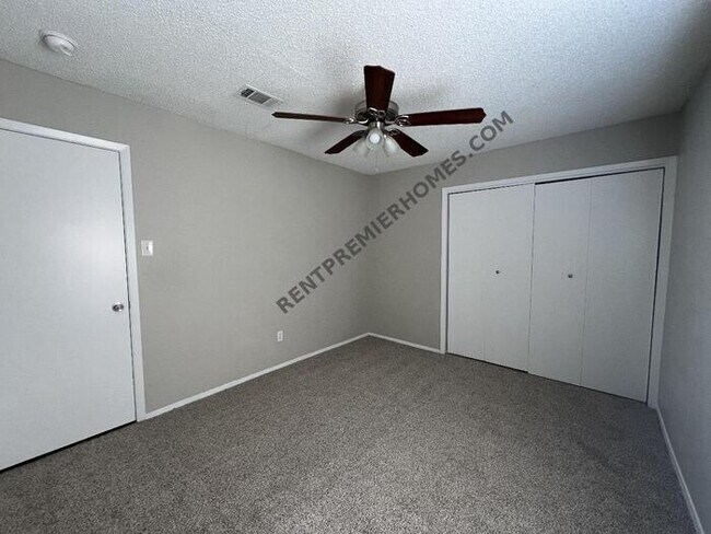 Building Photo - 2917 Raton Dr