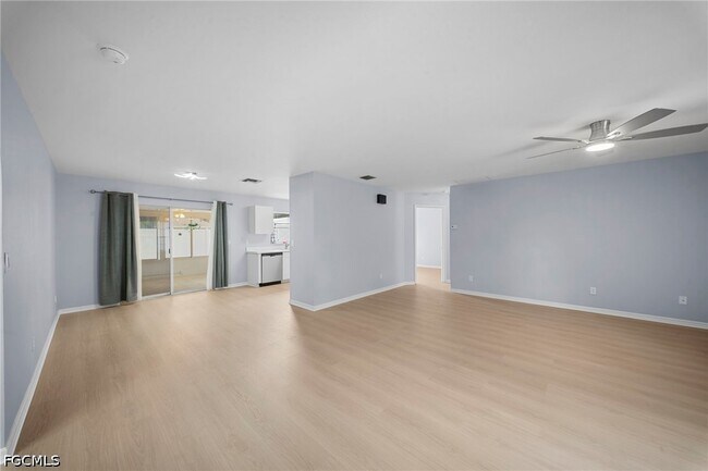Building Photo - 15624 Sunny Crest Ln
