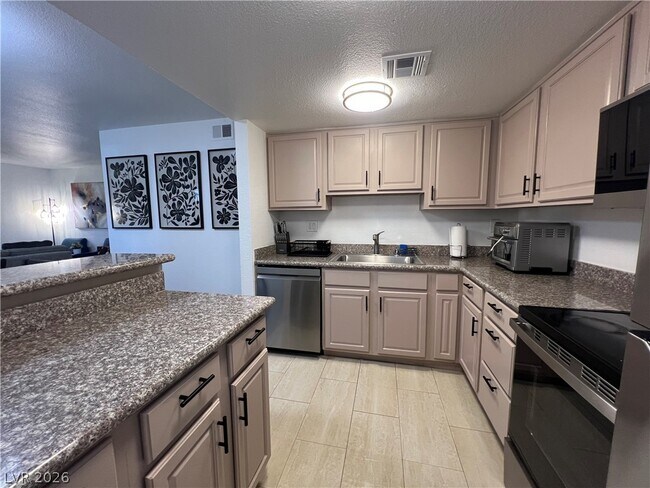 Building Photo - 5404 River Glen Dr