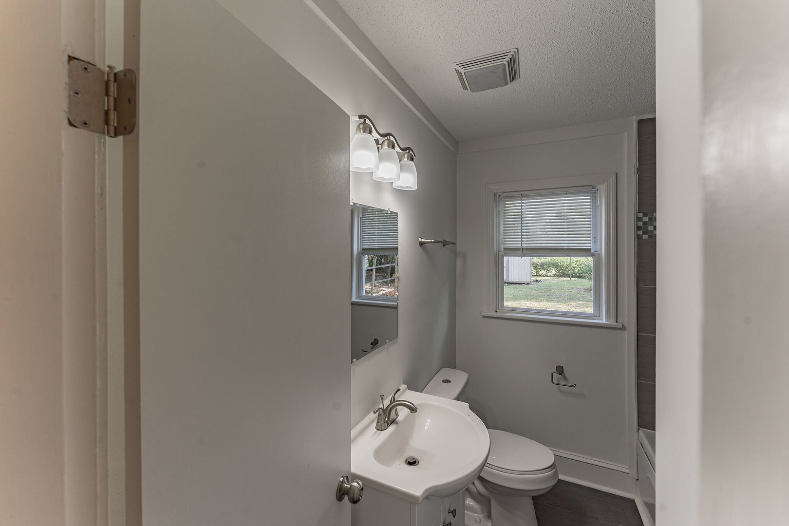 Building Photo - 6619 State Line Rd