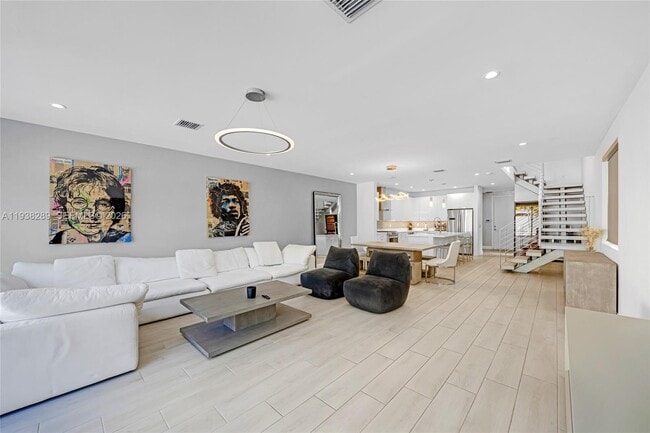 Building Photo - 817 NE 17th Way