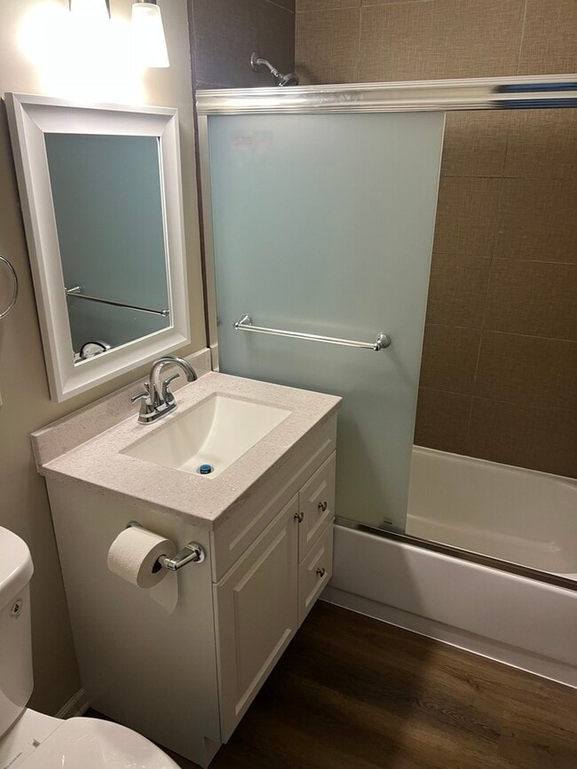 Building Photo - 1110 Cedar St