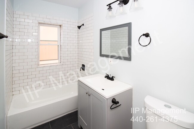 Building Photo - Cleveland East Side Beautiful Updated Unit...