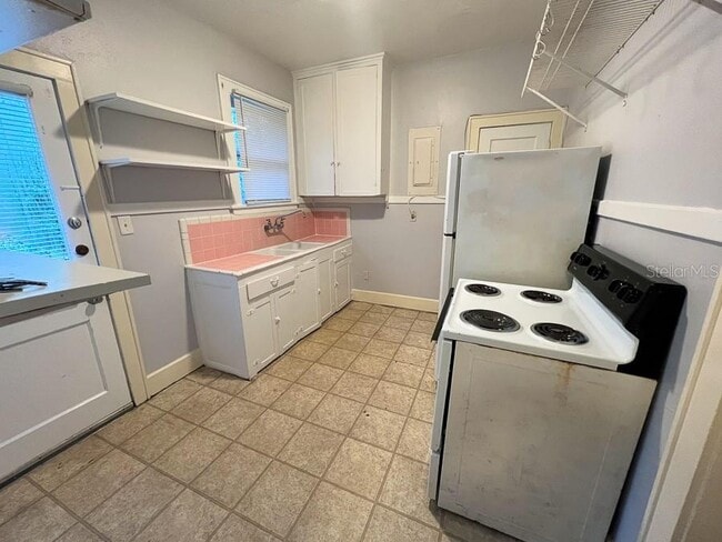 Building Photo - 1118 NW 3rd Ave