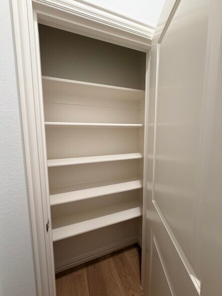 kitchen pantry - 4809 Lunker St