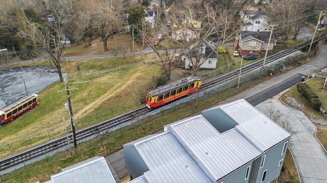 Building Photo - 207 Old Mountain Rd