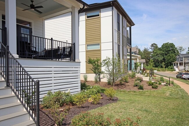 Building Photo - Beautiful, Custom-Built Lochlyn Hill Home