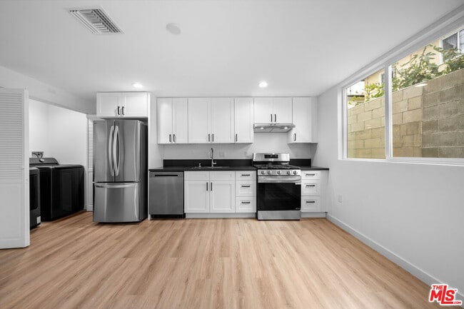 Building Photo - 1535-1538 N Kingsley Dr