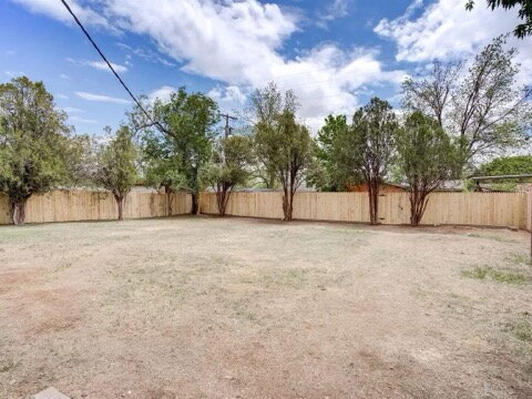 Building Photo - Charming 3-Bedroom Home