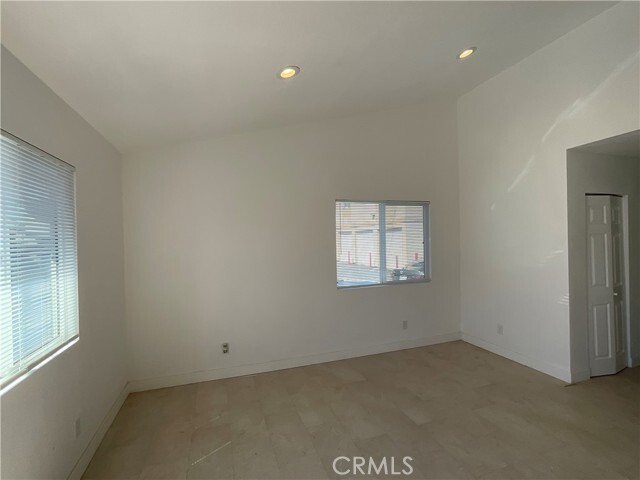 Building Photo - 17371 Queens Ln