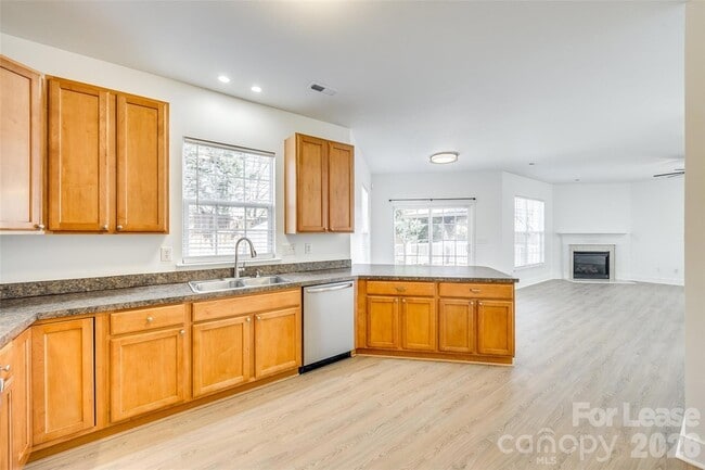 Building Photo - 3725 Planters Watch Dr