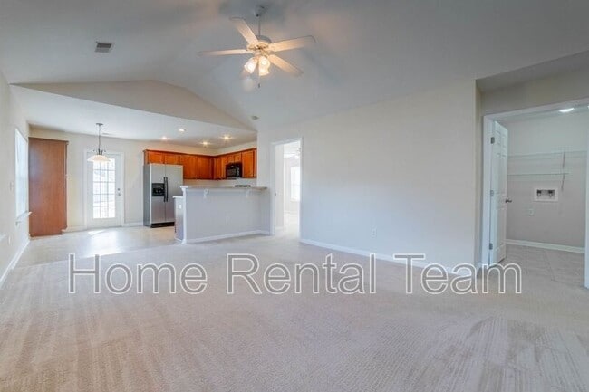 Building Photo - 37 Twin Oaks Pl