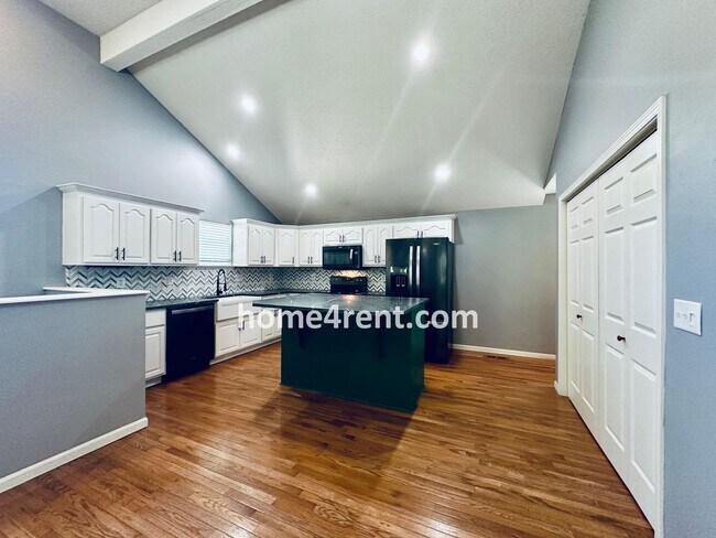 Building Photo - Overland Park Raised Ranch, Primary Suite ...