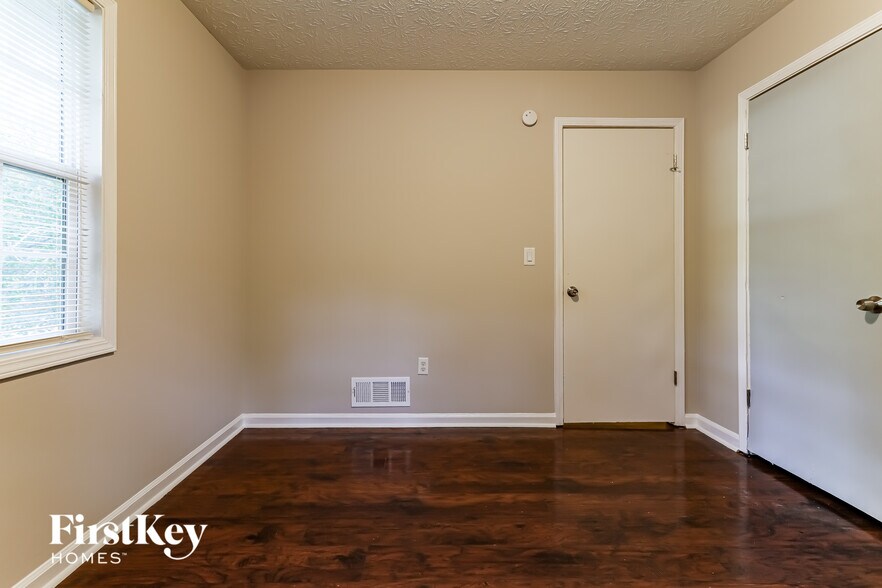 Building Photo - 1515 Trail Ridge Ct