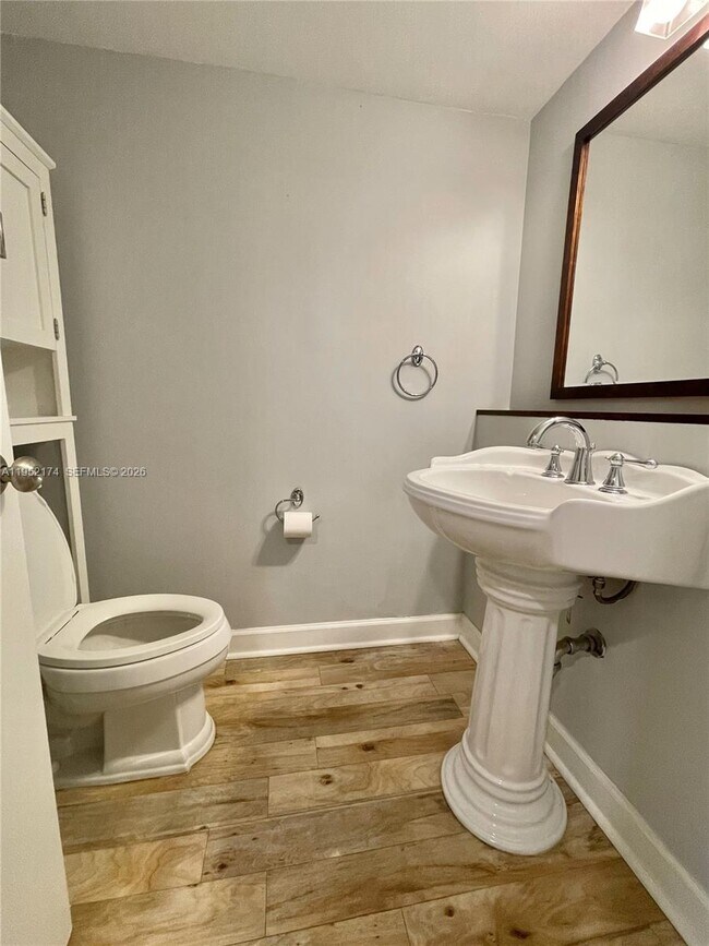 Building Photo - 2751 Taft St