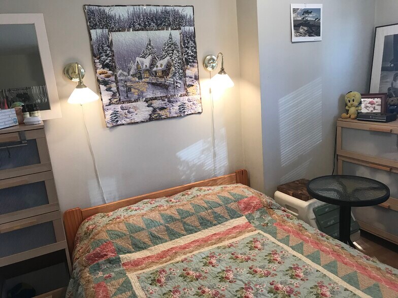 Building Photo - 520 E 81st St