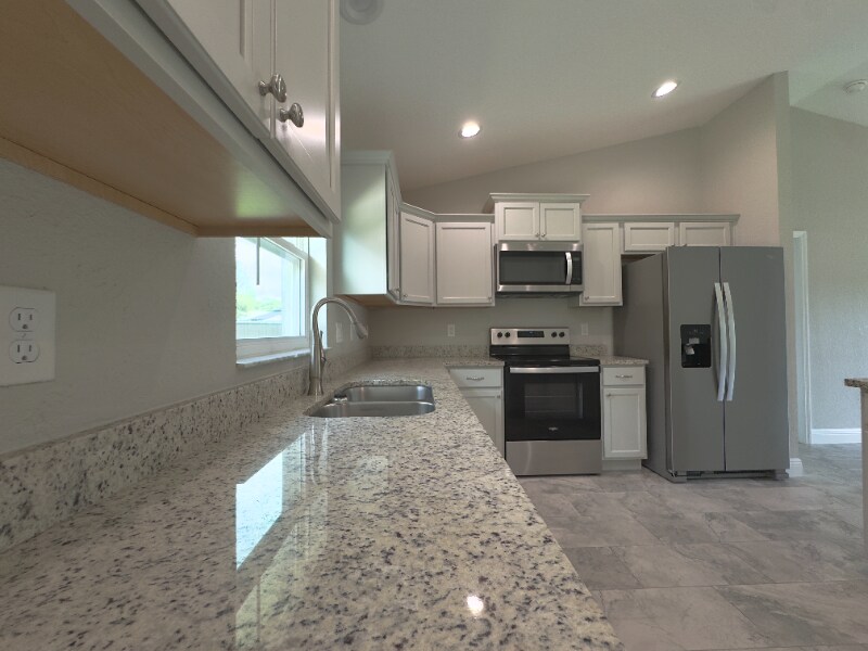 Building Photo - 13682 SW 40th Ave Rd