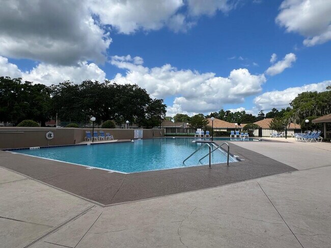 Building Photo - Beautiful 3 BD 2 BATH Home in Gated Community