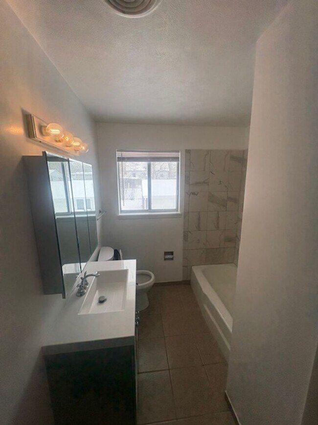 Building Photo - 3406 N Missouri Ave