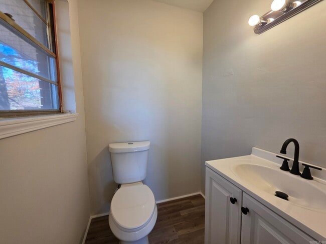 Building Photo - 15 Cliffwood Cir