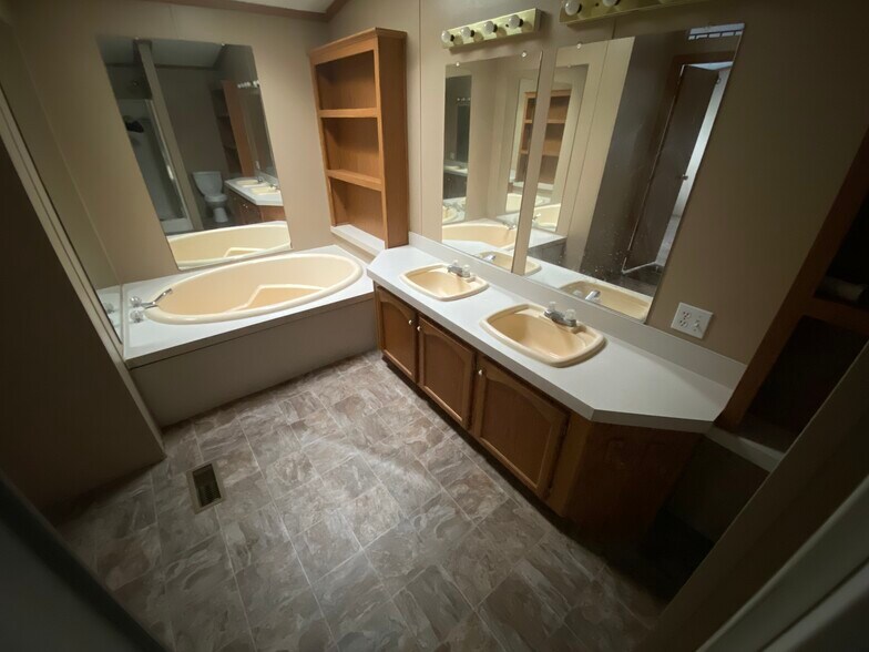 Building Photo - 4184 Bickel St