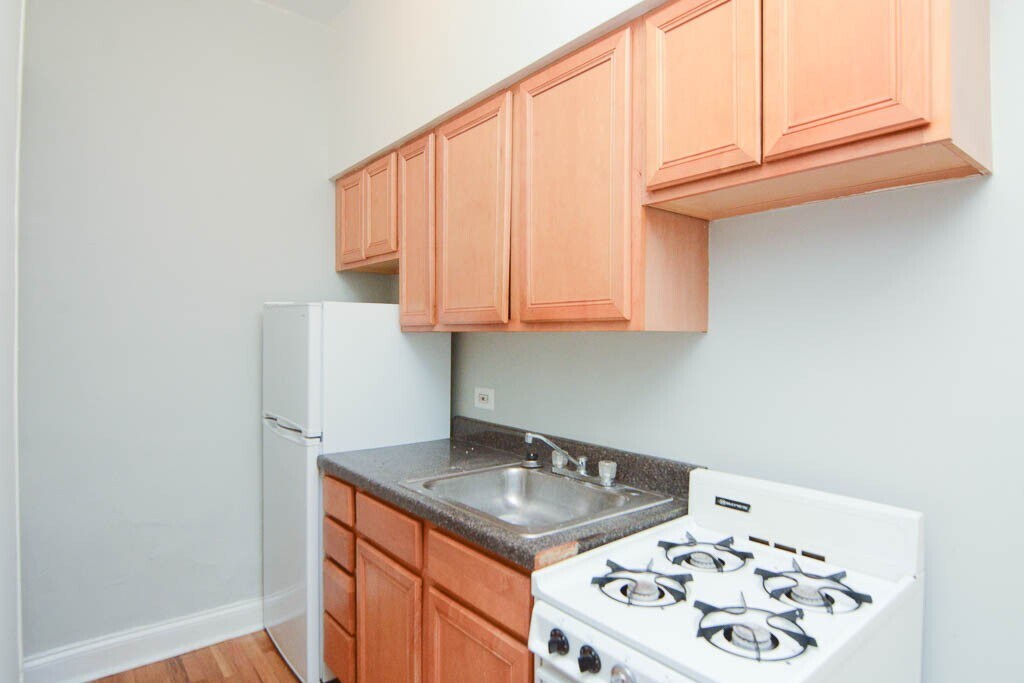 Building Photo - 4751 N Paulina St