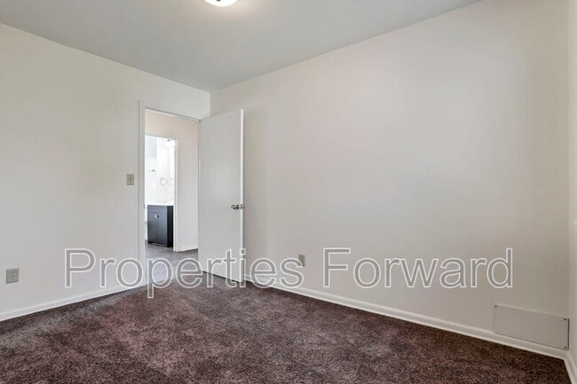 Building Photo - 4379 Maplegrove Dr