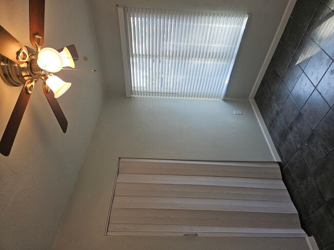 Building Photo - 555 N May