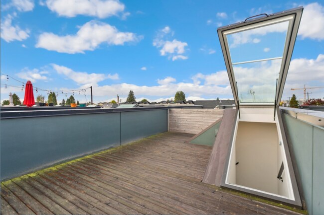 Building Photo - Modern 3 Bed Townhouse in Seattle | 2 Bath $3,800!!