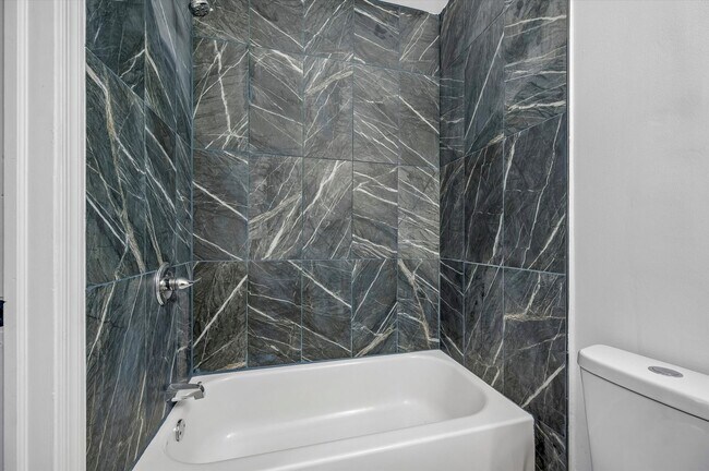 Building Photo - 402 N 59th St