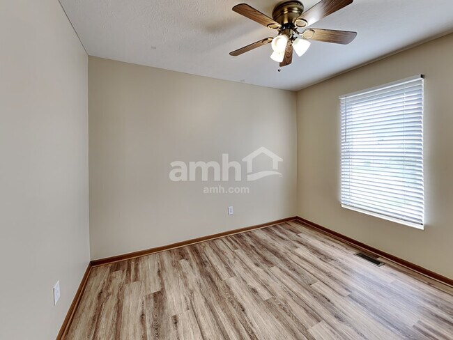 Building Photo - 1893 Sandy Lake Dr