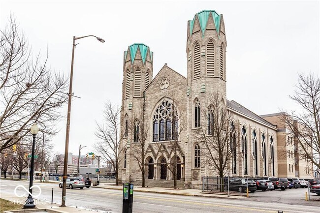 Building Photo - 802 N Meridian St