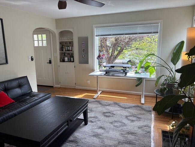 Building Photo - Furnished 2 bedroom 1 bath cottage with landscape included and split mini ducts