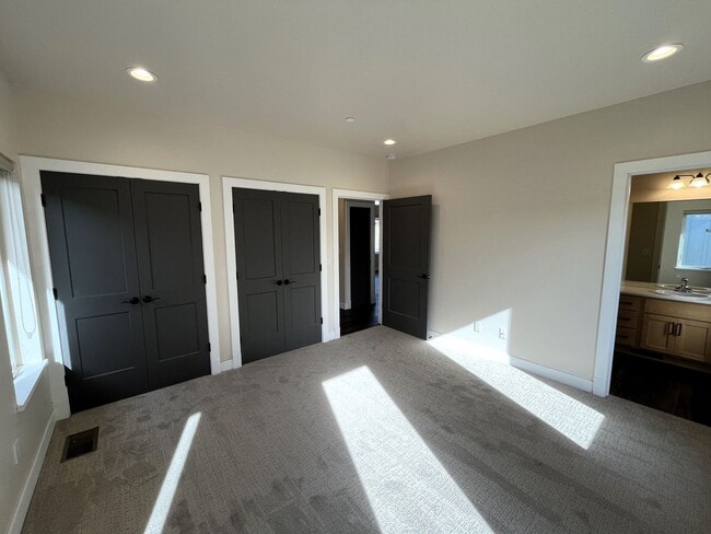 Building Photo - Built In 2021 - High End 2/2 Home With Full Access To Onsite Recreation Center With Pool!