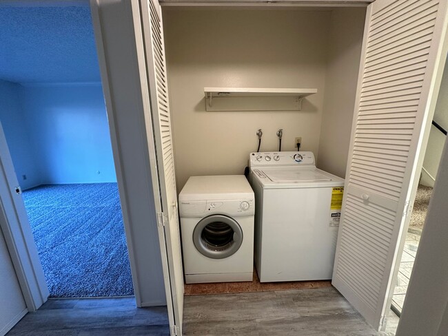 Building Photo - Updated Townhome with River Access and Bea...