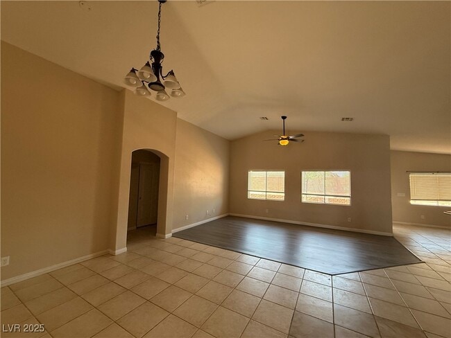 Primary Photo - 6607 N Ruddock Dr