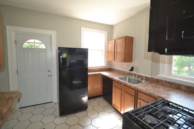 Building Photo - Updated 2 Bedroom home in Cheviot