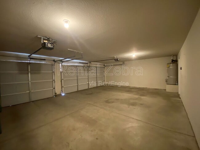 Building Photo - 1239 El Portal Dr