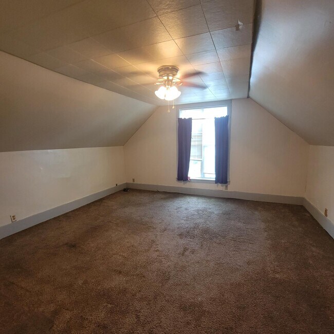 Building Photo - 127 N 9th St