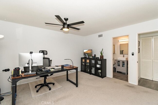 Building Photo - 11043 Country View Dr