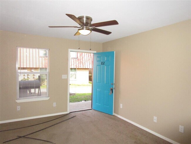 Building Photo - 618 Londonderry Ln
