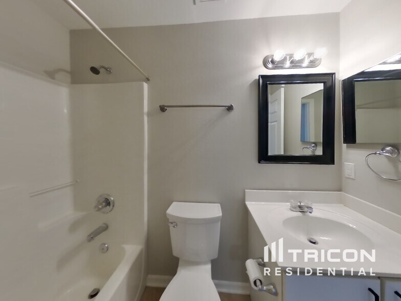 Building Photo - 7312 Lawn Tennis Ln