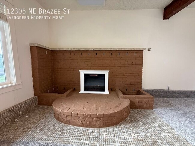 Building Photo - 12305 NE Brazee St