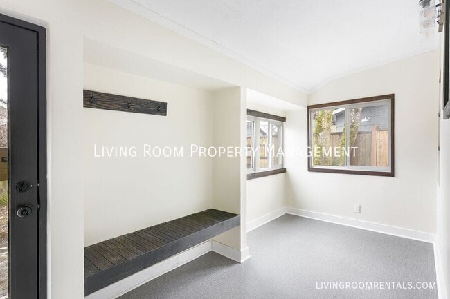 Building Photo - 8606 N Gloucester Ave